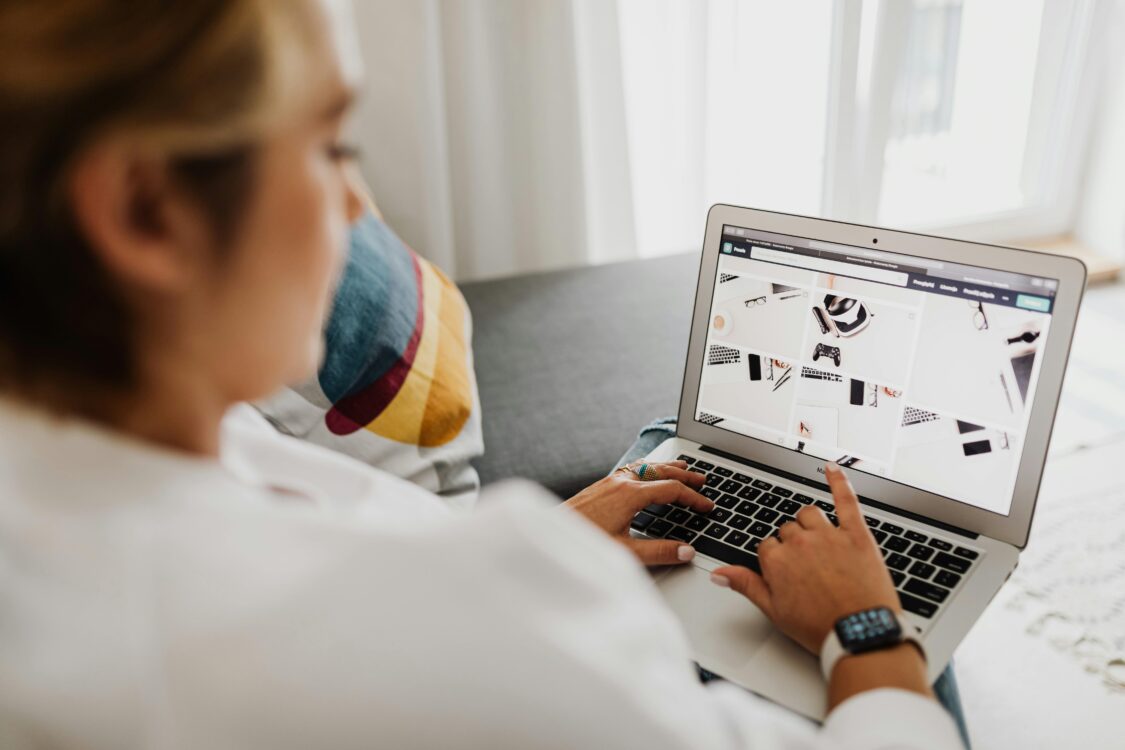 Polityka cenowa producenta w&nbsp;e-commerce – jak działać zgodnie z&nbsp;przepisami i&nbsp;wygrywać