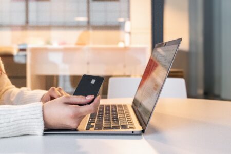 Jak przetrwać wojnę cenową i&nbsp;nie&nbsp;zbankrutować? Strategia ochrony marży